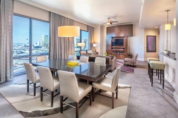 Wyndham Desert Blue image 9